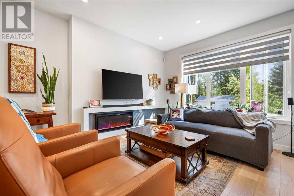 Calgary, AB T2N1R8,207 6 Street NW