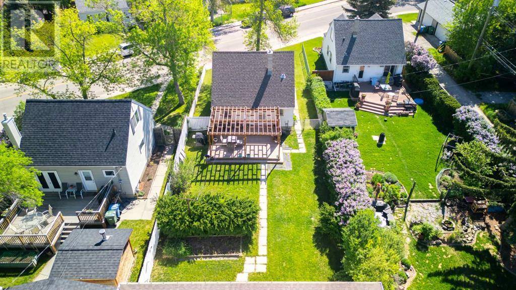 Calgary, AB T2E5L2,1015 Russet Road NE