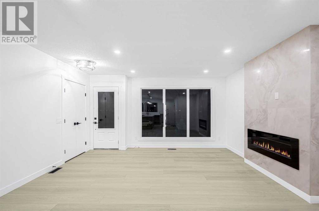 Calgary, AB T2K5B7,7915 Huntington Street NE
