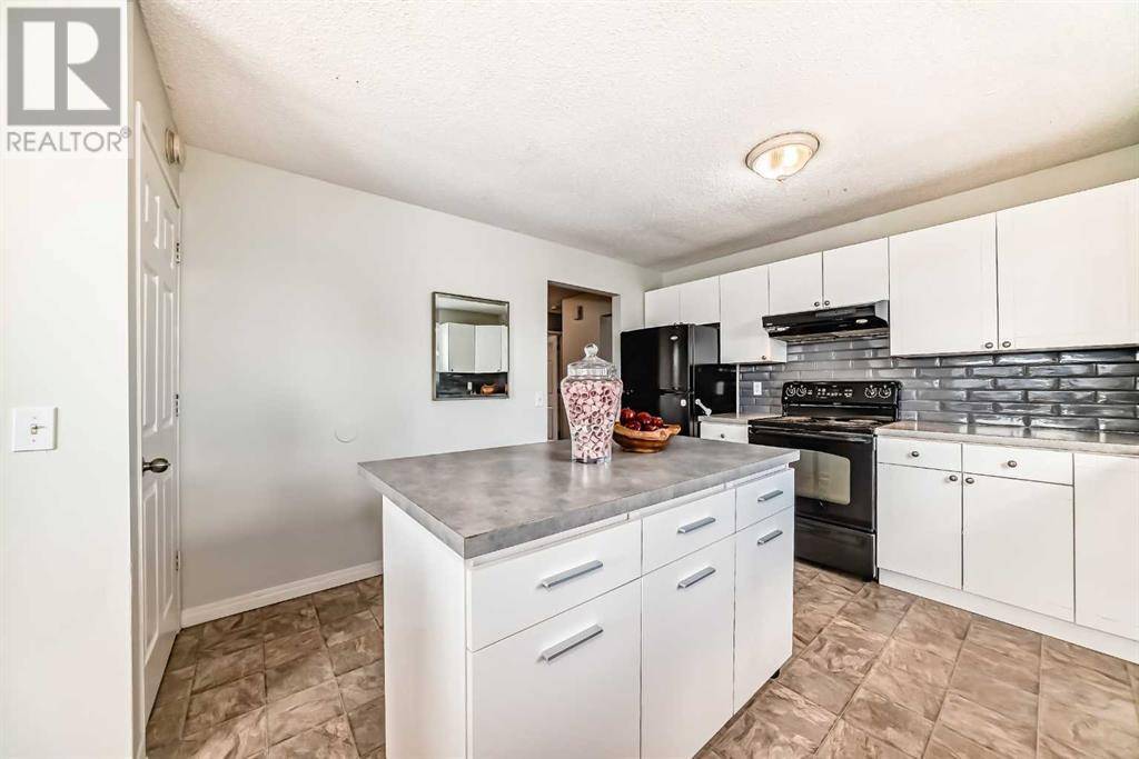 Calgary, AB T3J1X4,136 Castledale Crescent NE