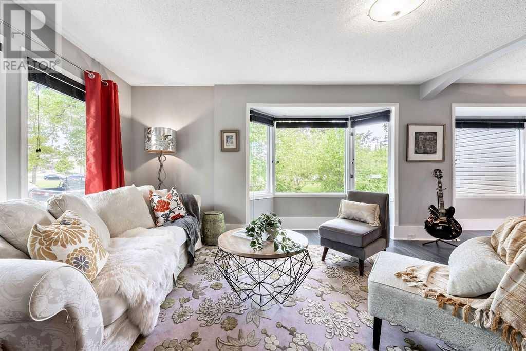 Calgary, AB T2E1H5,439 15 Avenue NE