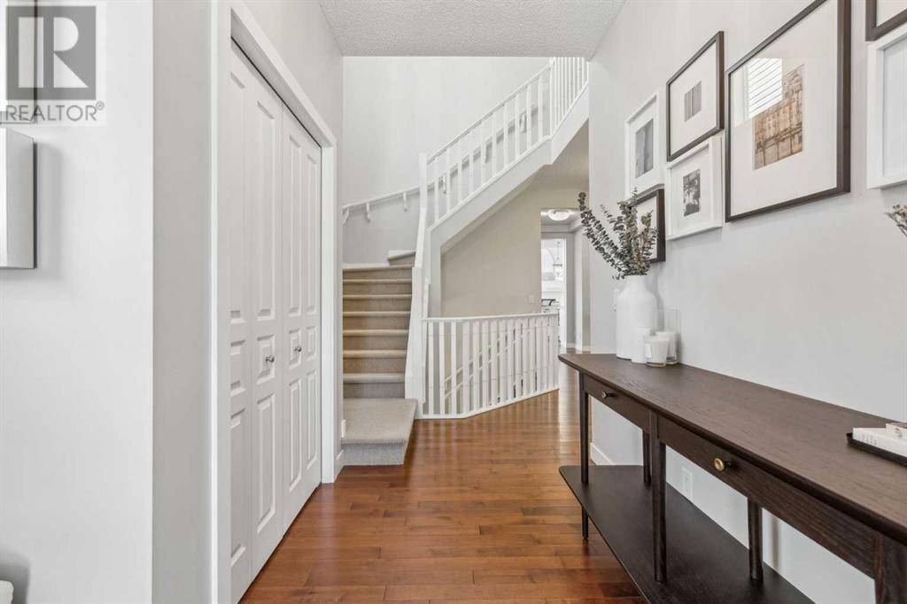 Calgary, AB T3P0J4,13 Evansview Court NW