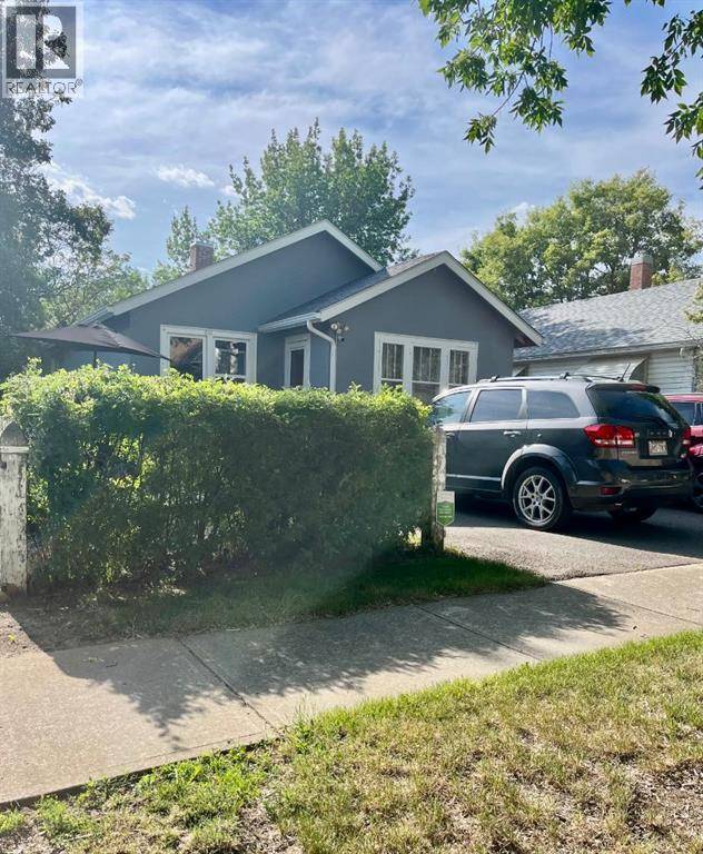 Lethbridge, AB T1H2J8,516 12 A Street N