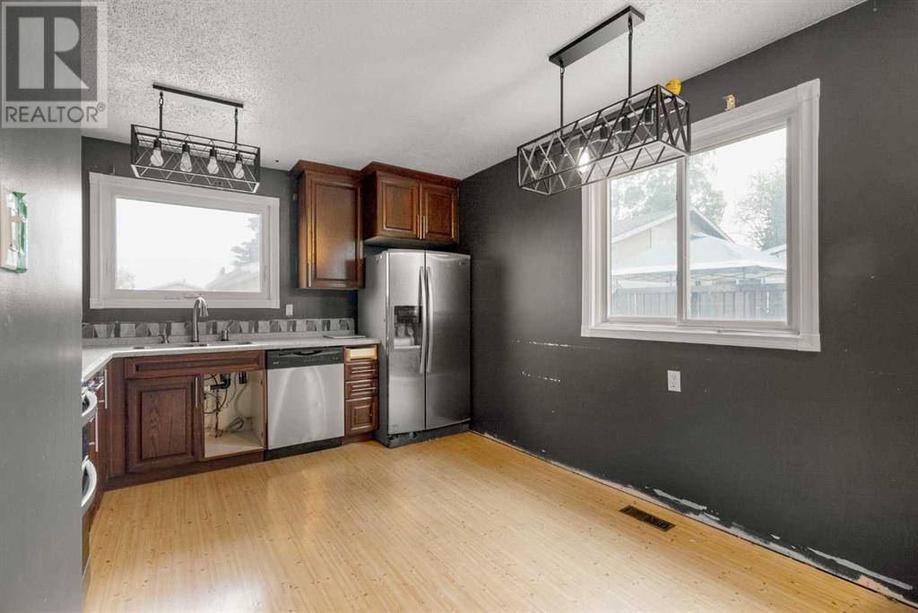 Fort Mcmurray, AB T9H3B7,105 Simpson Way