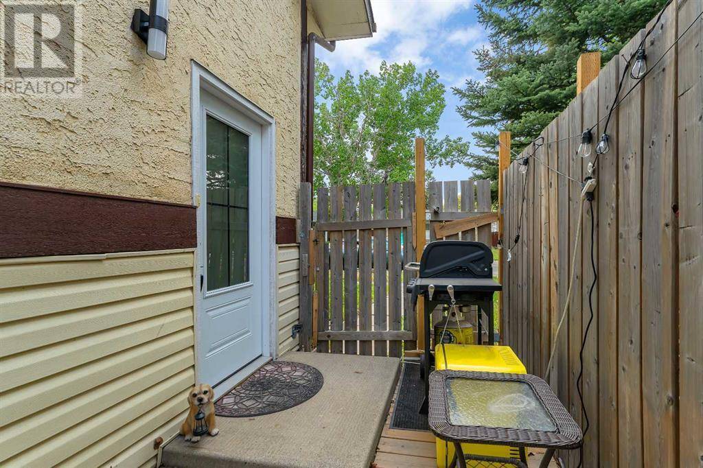 Calgary, AB T1Y3P1,4716A 44 Avenue NE