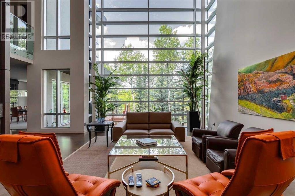 Calgary, AB T3H0A8,25 Posthill Drive SW