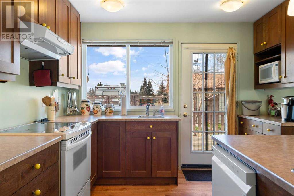 Calgary, AB T2J4E3,327 Queensland Circle SE