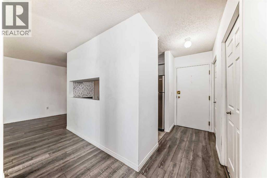 Calgary, AB T3B3K4,312, 21 Dover Point SE