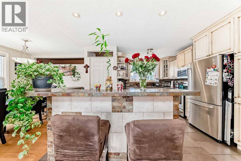 Calgary, AB T3C2W8,53 Wakefield Drive SW