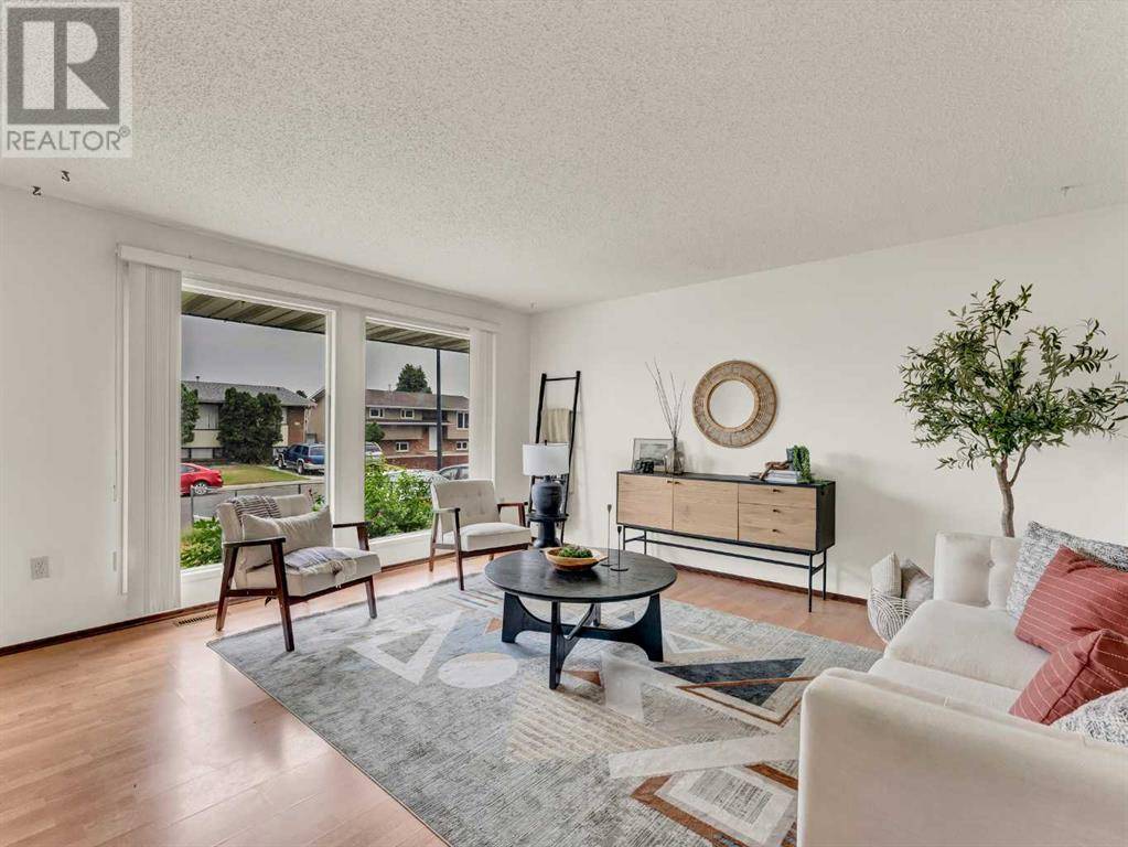 Medicine Hat, AB T1B1N7,219 Ross Glen Drive SE