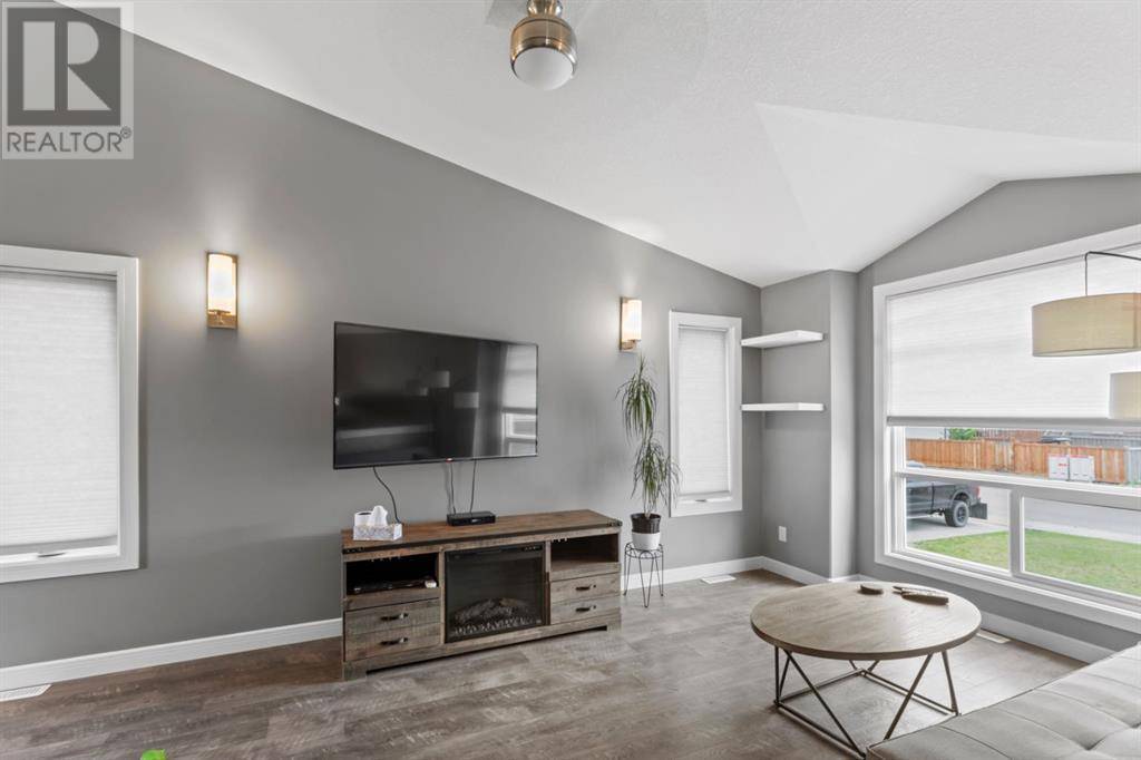 Grande Prairie, AB T8V6J3,12513 102A Street