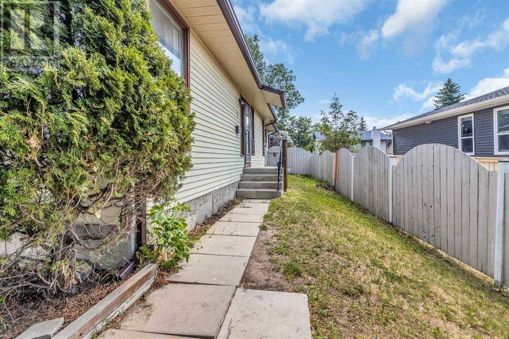 Calgary, AB T3J1M7,56 Castlefall Way NE
