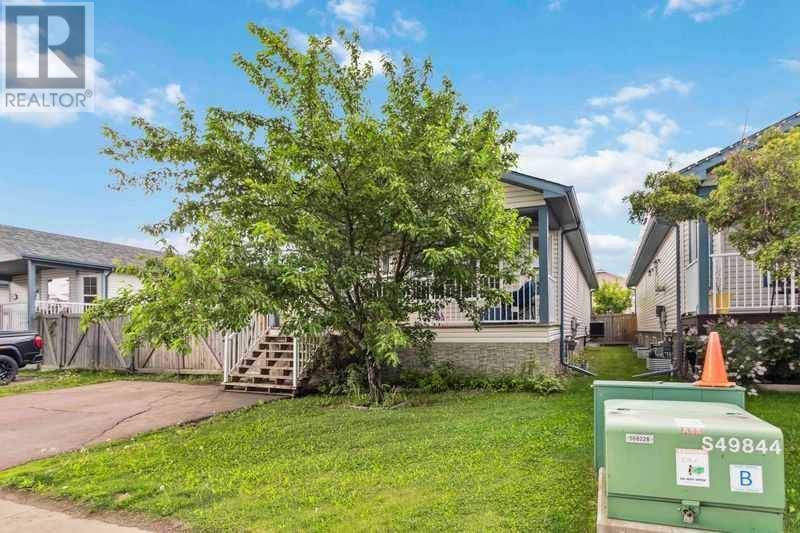 Fort Mcmurray, AB T9K0G2,221 Ash Way