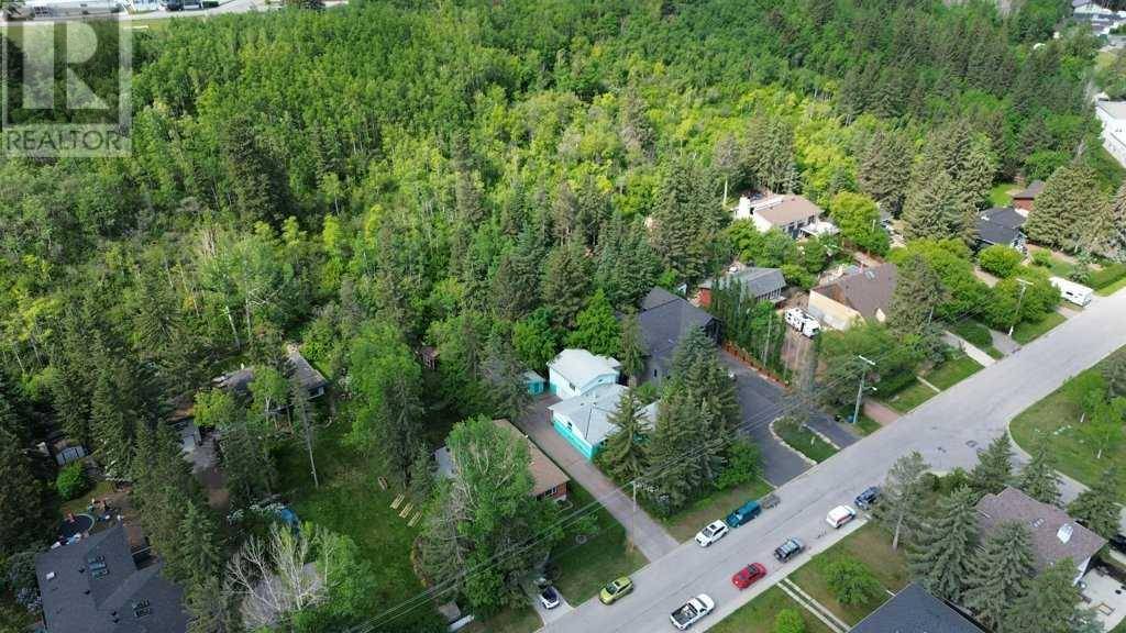 Calgary, AB T3B1M2,8951 33 Avenue NW
