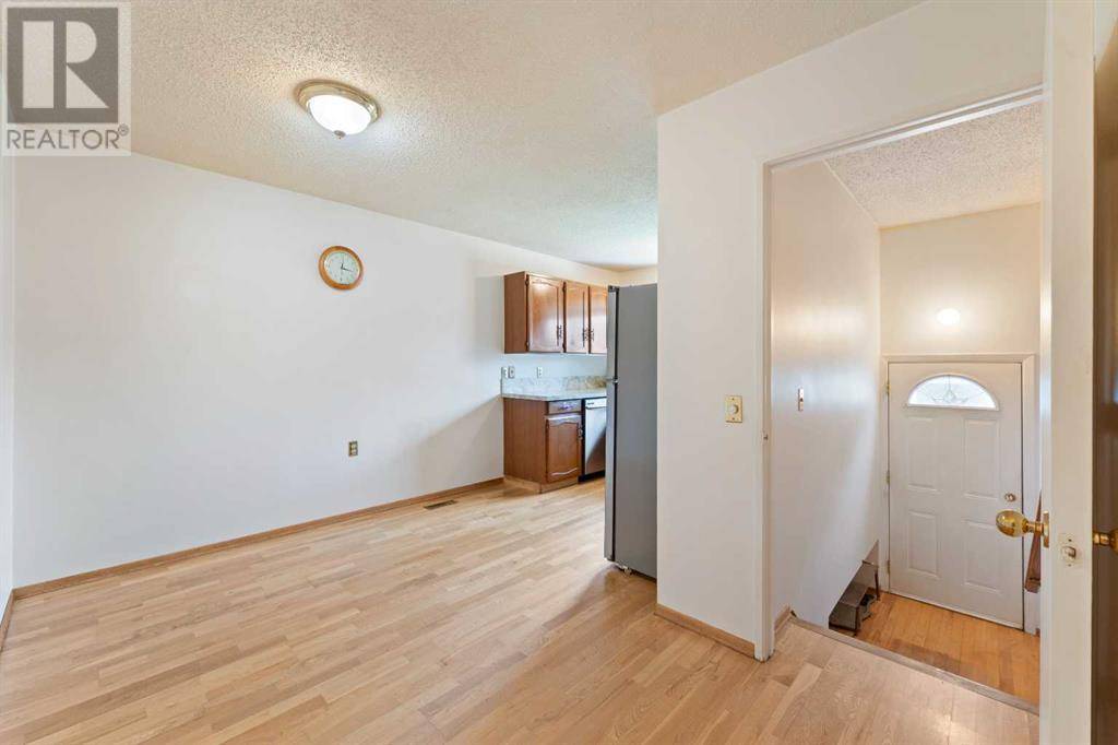 Calgary, AB T2C1R8,1015 Lysander Drive SE