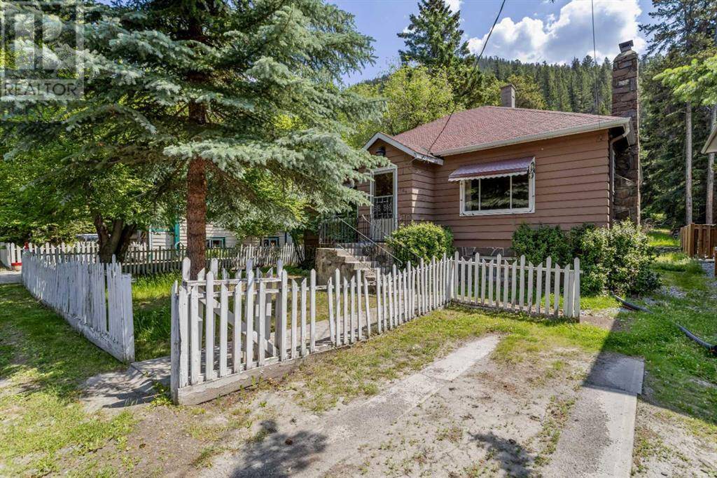 Banff, AB T1L1E3,404 Otter Street