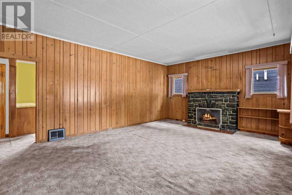 Banff, AB T1L1E3,404 Otter Street