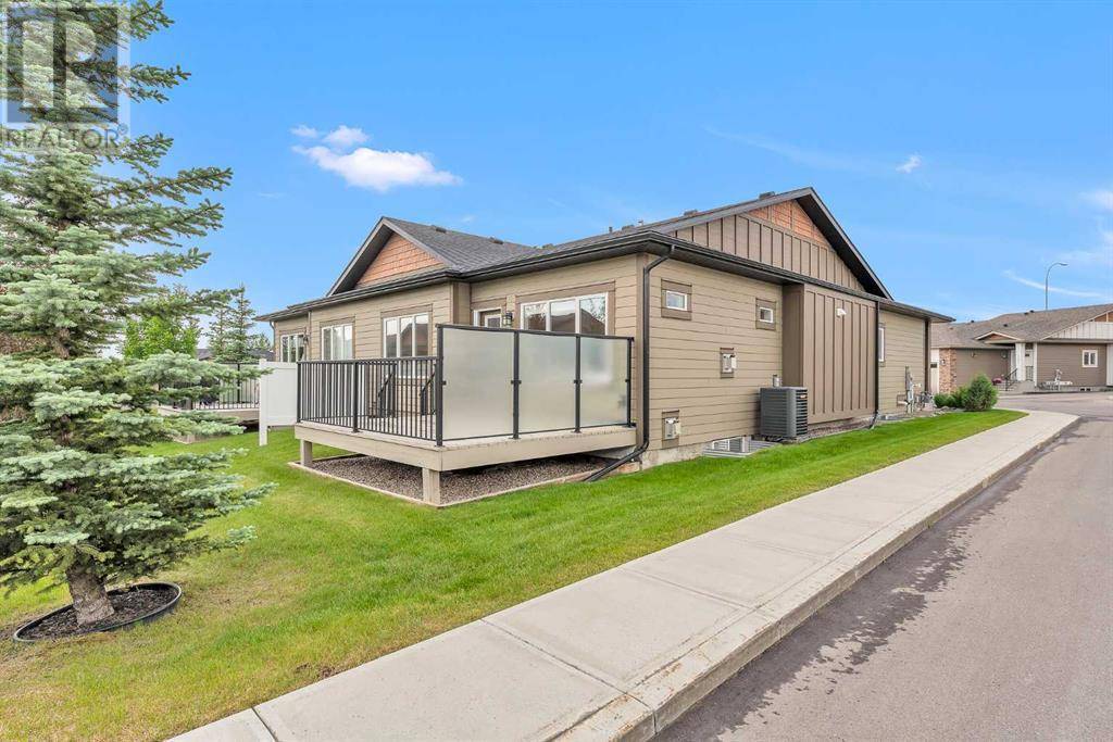 Calgary, AB T3H1S9,100 Sierra Morena Manor SW