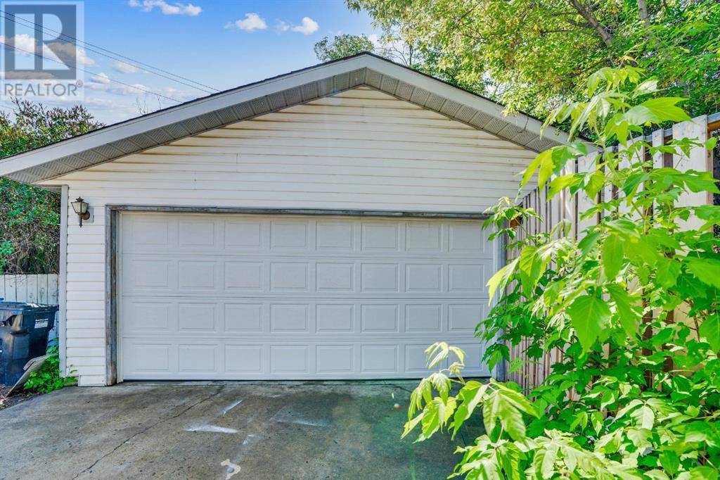 Calgary, AB T2C1R9,960 Lysander Drive SE