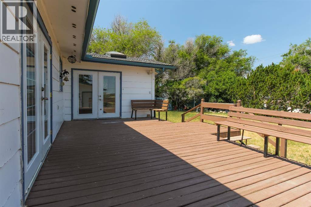 Dunmore, AB T1B0K3,92 2nd Avenue  N
