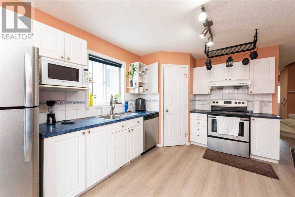 Calgary, AB T3J4K2,39 Taravista Mews NE