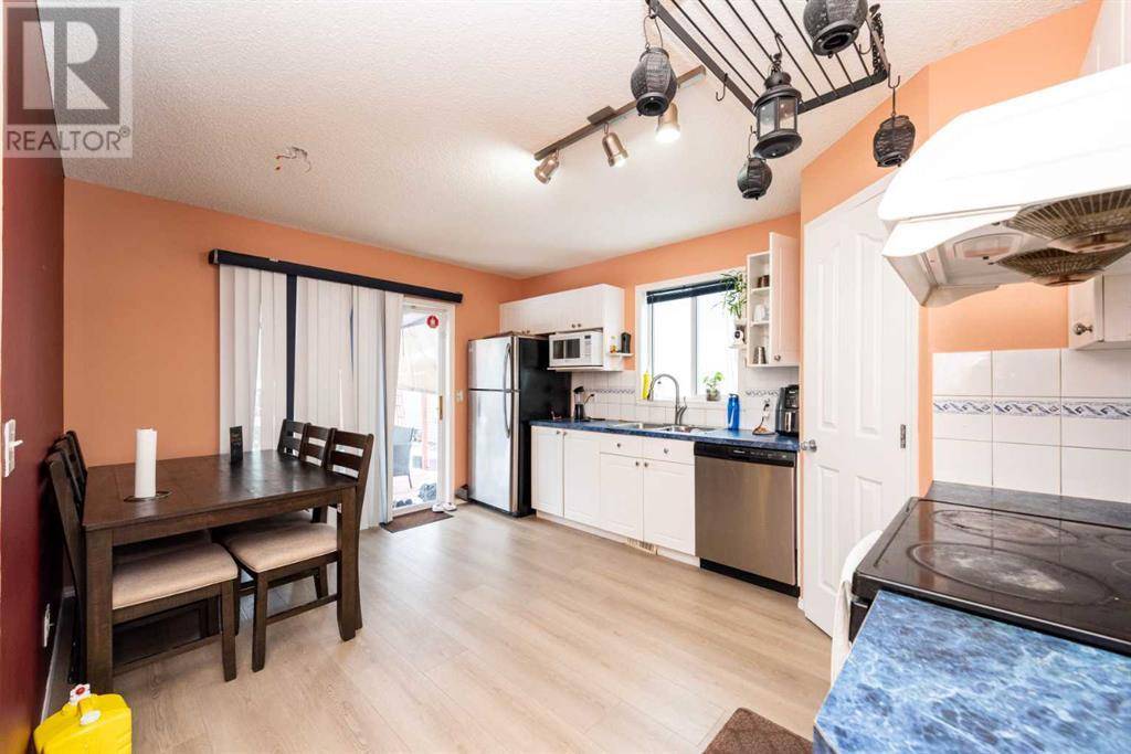 Calgary, AB T3J4K2,39 Taravista Mews NE