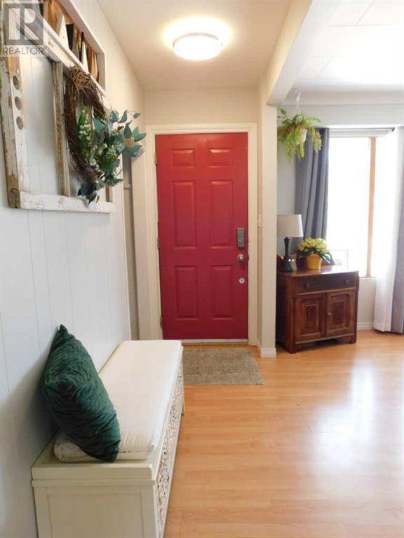Brooks, AB T1R0B4,315 6 Street W