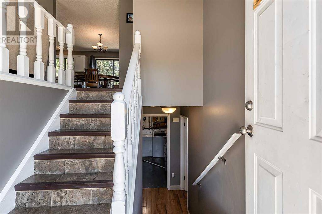 Medicine Hat, AB T1B2K3,208 Sprague Way SE