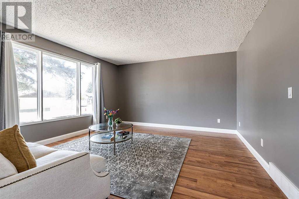 Medicine Hat, AB T1B2K3,208 Sprague Way SE