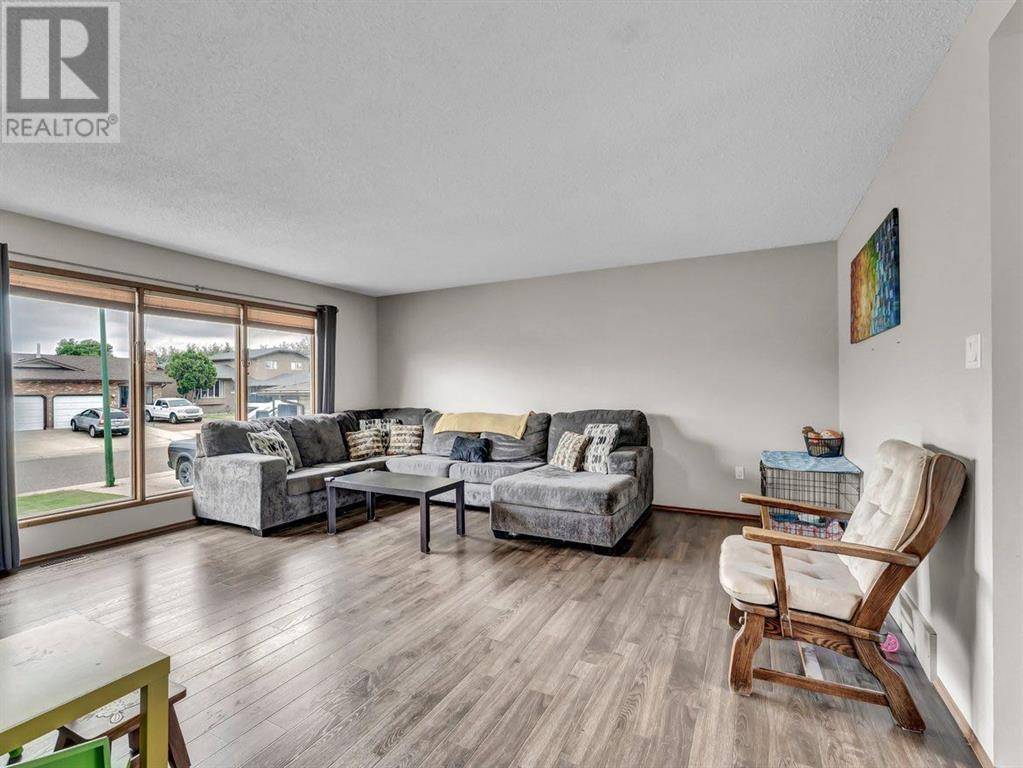Medicine Hat, AB T1B3Y2,17 Carry Court SE