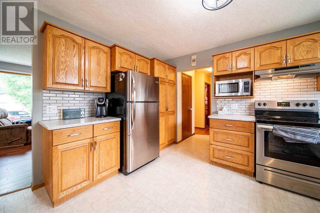 Wainwright, AB T9W1C1,718 7 Avenue