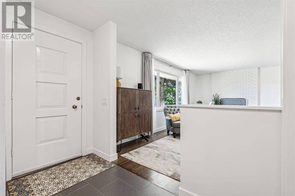 Calgary, AB T3A0J4,4208 Voyageur Drive NW