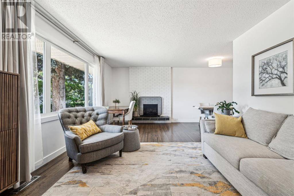 Calgary, AB T3A0J4,4208 Voyageur Drive NW