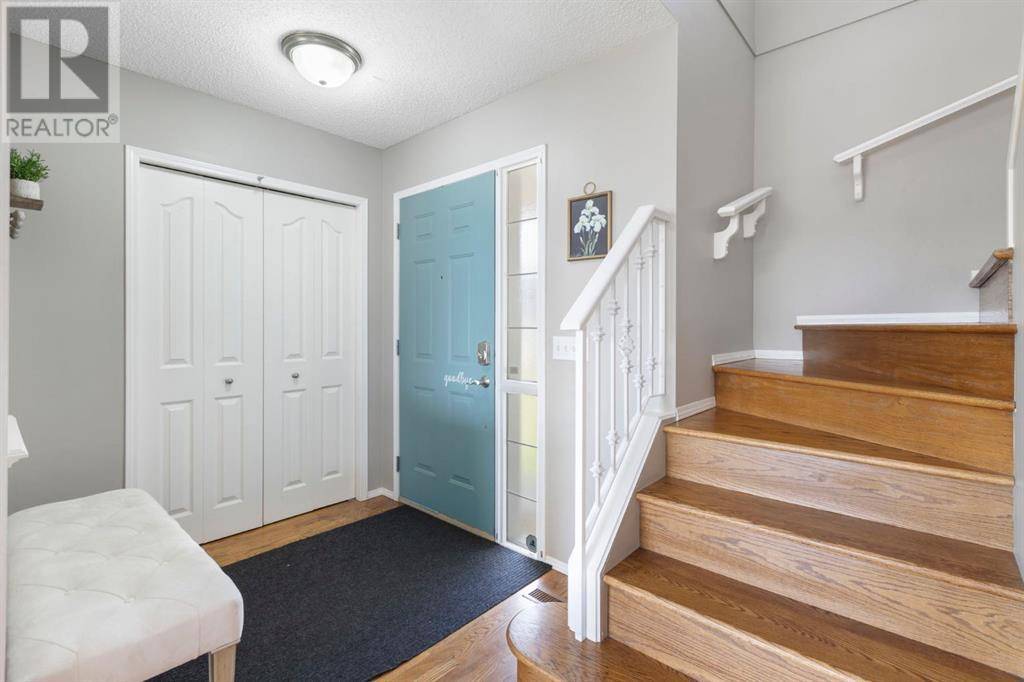 Calgary, AB T2Y3Z5,94 Somerglen Close SW