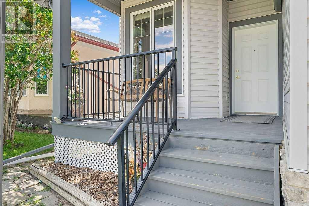 Diamond Valley, AB T0L0H0,1025 3 Street SW