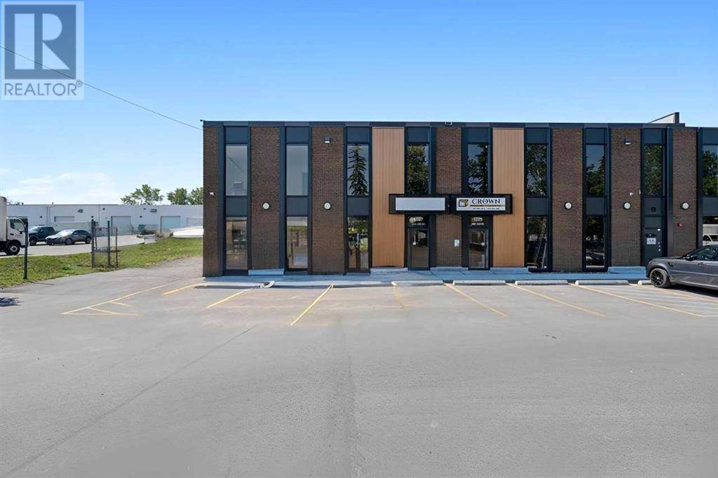Calgary, AB T2T2J3,1227 38 Avenue NE