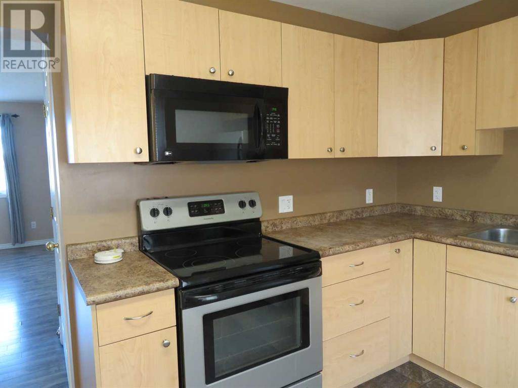 Lloydminster, SK S9V0V4,3, 5524 49 Avenue