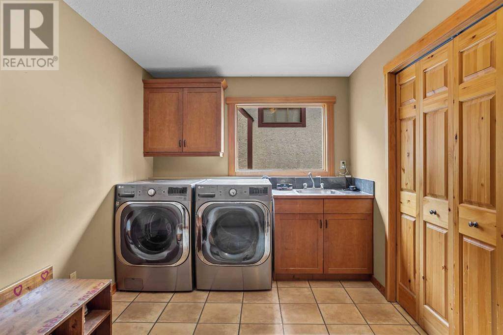 Canmore, AB T1W3E6,214 Eagle Point