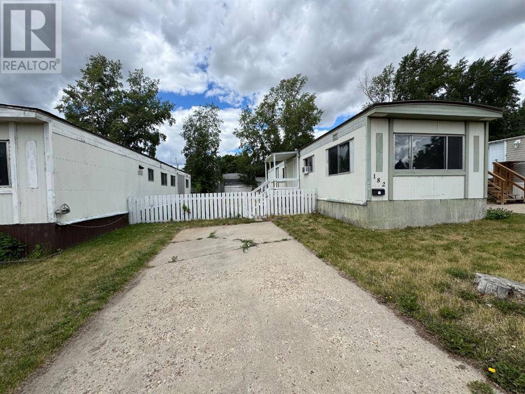 Medicine Hat, AB T1B1J3,182, 4000 13 Avenue SE