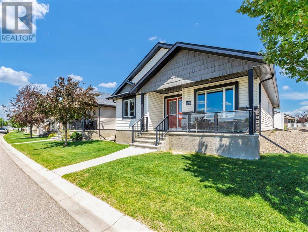 Medicine Hat, AB T1B0E3,161 Chartwell Row SE