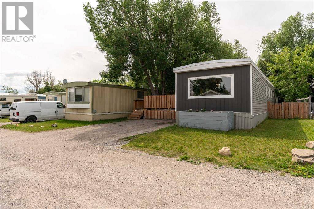 Pincher Creek, AB T0K1W0,32, 895 Elizabeth Street