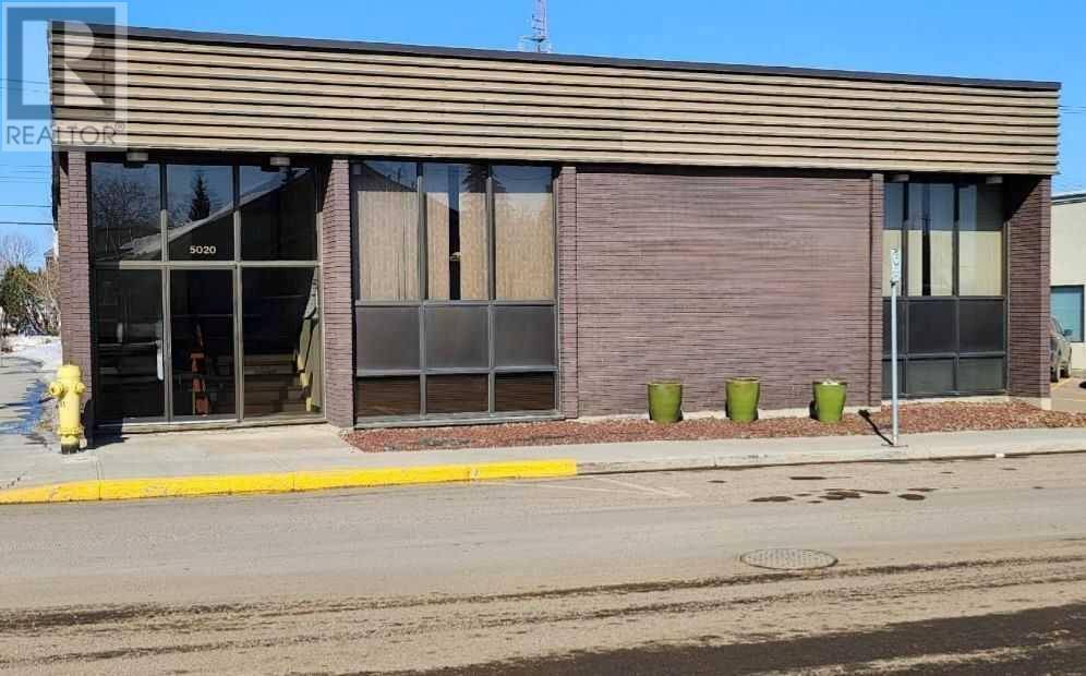 Lloydminster, AB T9V0H8,Upper Floor, 5020 48 Street
