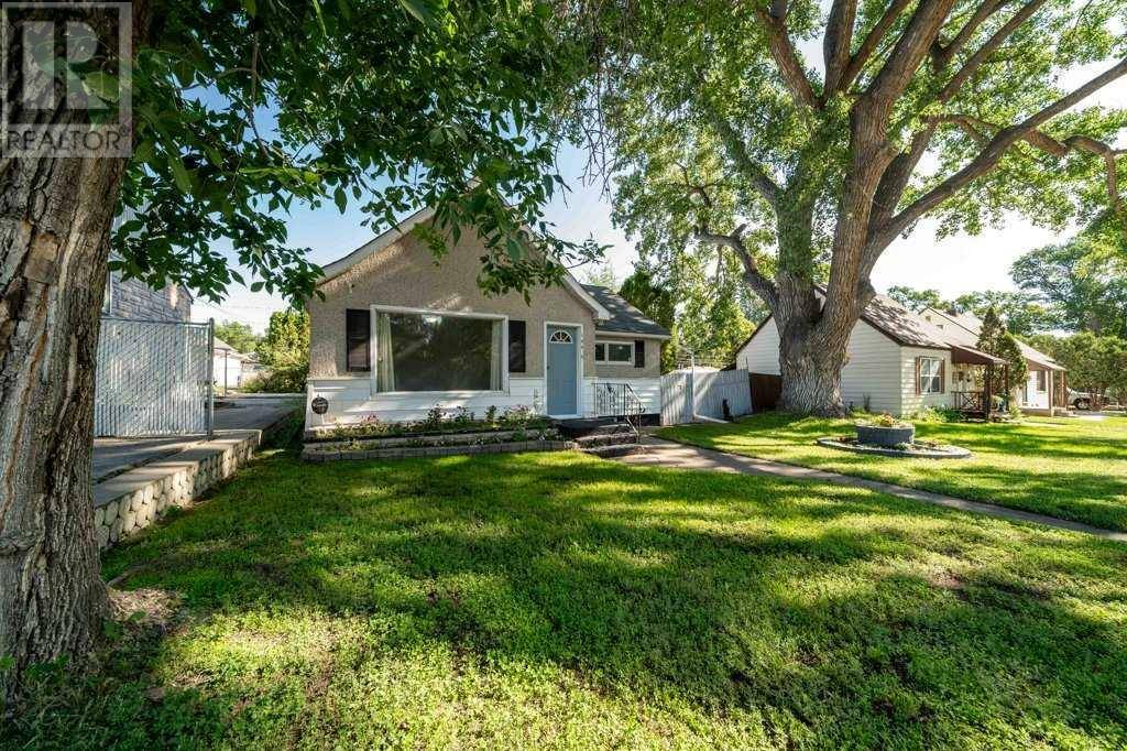 Medicine Hat, AB T1A1N2,144 9 Street SE