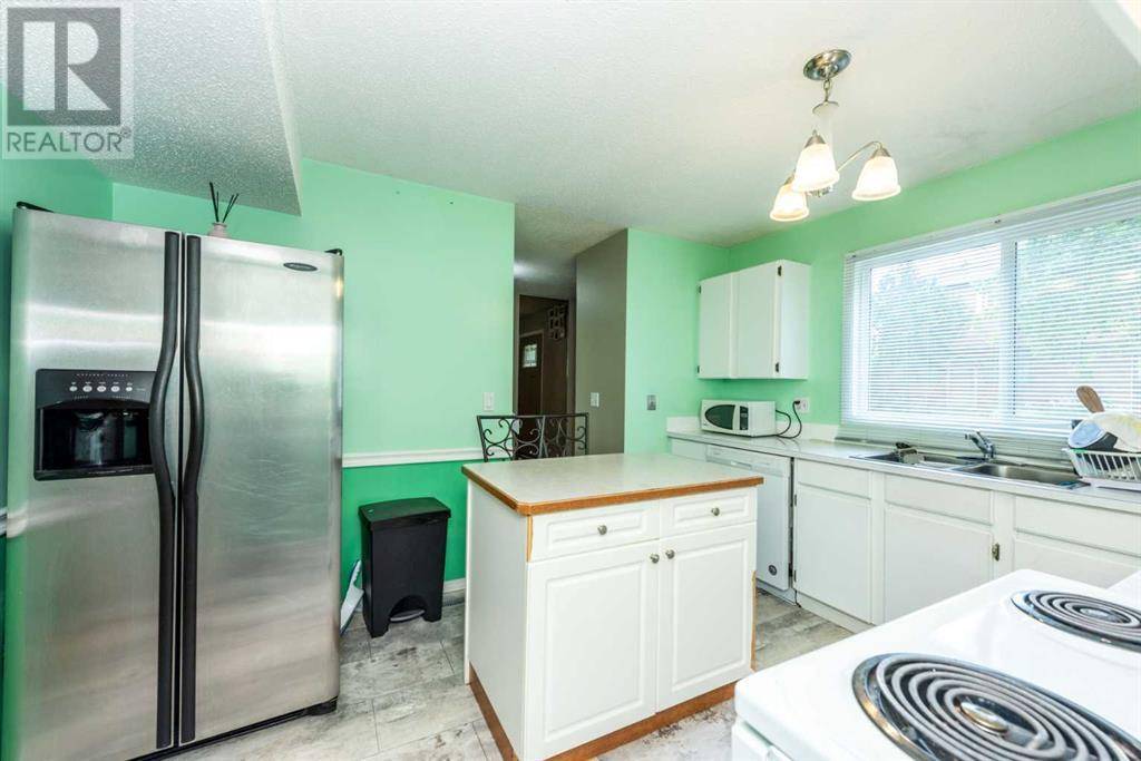 Calgary, AB T3E6M7,80, 4940 39 Avenue SW