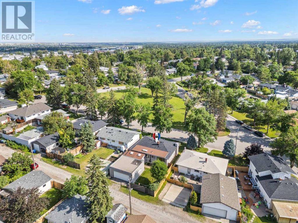 Calgary, AB T2H0V8,127 Fawn Crescent SE