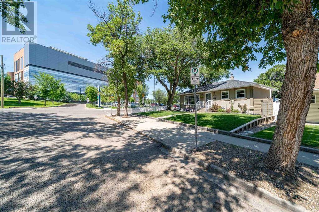 Medicine Hat, AB T1A4G1,574 4 Street SW