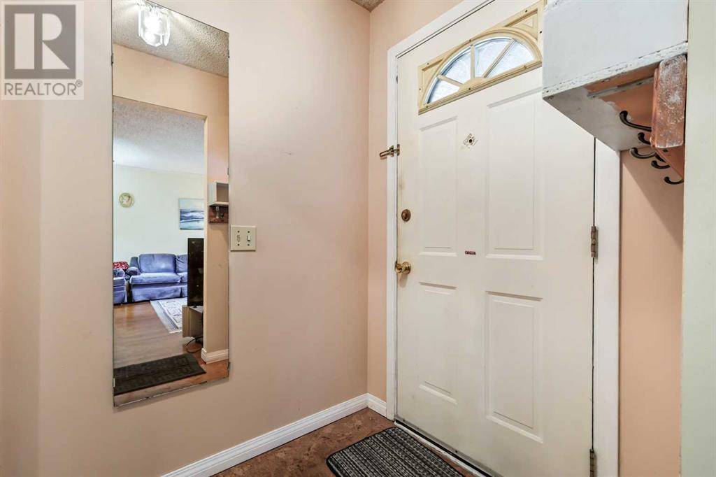 Calgary, AB T3B2K7,4523 70 Street NW