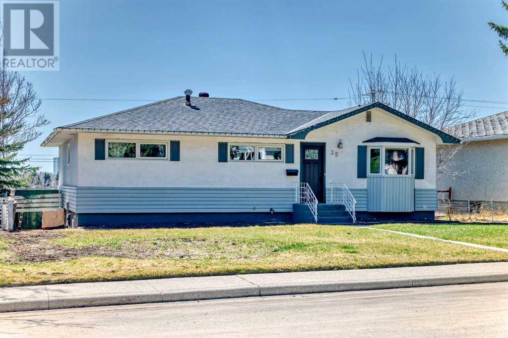Calgary, AB T2L0R1,35 Collingwood Place NW