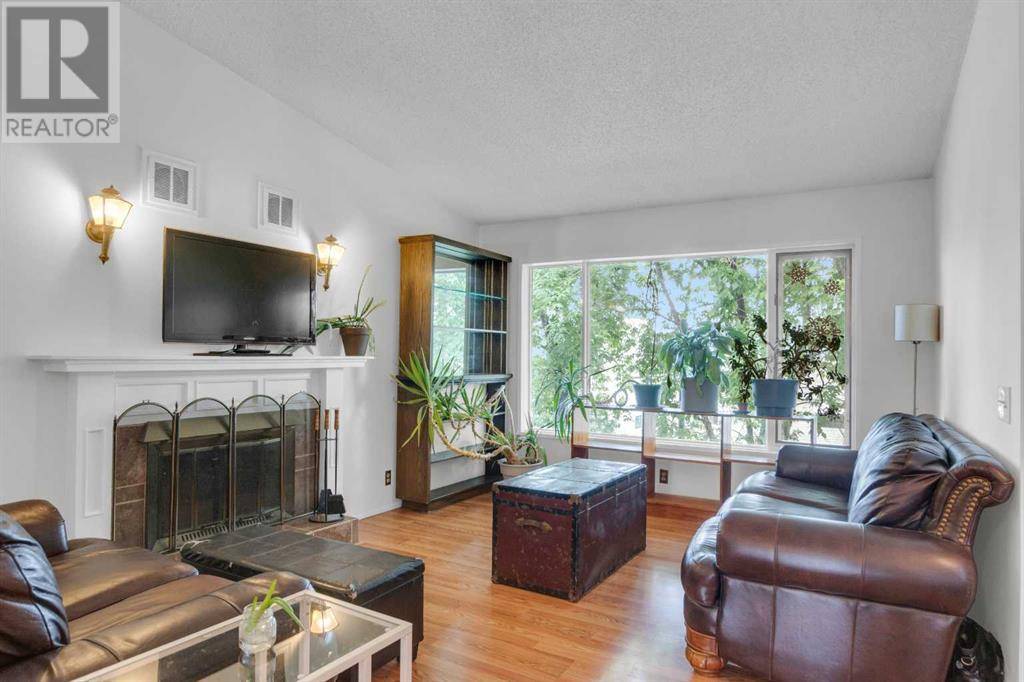 Calgary, AB T2T4R9,2119 17A Street SW