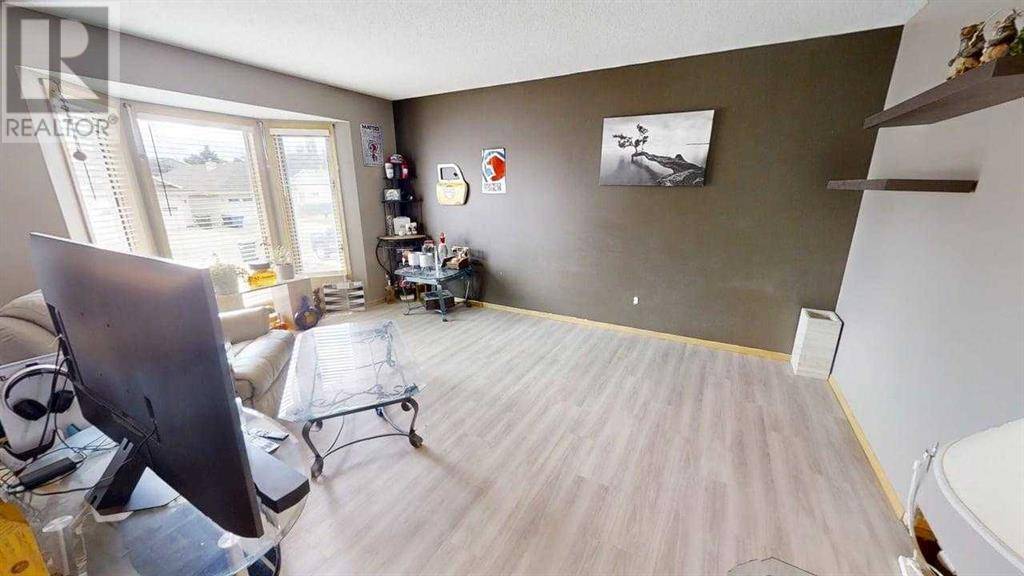 Lethbridge, AB T1K6R9,226 Heritage Close W